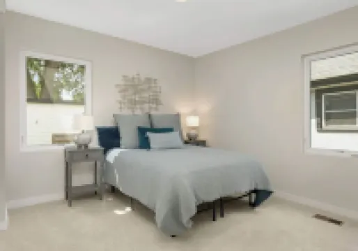 Charming 3-bedroom townhome with fitness room and AC in lovely Mankato