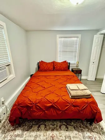 Gorgeous 3-bedroom apartment in New Britain with WiFi, AC Отели рядом с достопримечательностью «Central Connecticut State University»