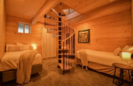 Stunning Oceanfront Log Home w/Glacier & Spit View