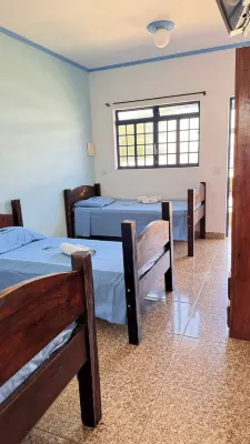 Cozy house surrounded by nature for 8 people between Serra Negra and Amparo Hotels near Largo São Benedicto - Centro, Amparo - SP