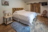 NEW 4-bedroom house , VIOLA SUITE SPOT  check out the GREAT rates for 2025