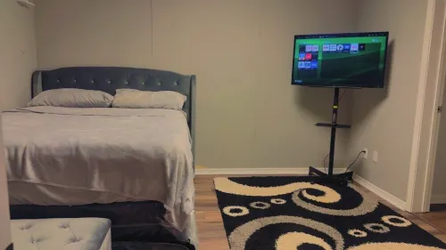 Cozy 1-bedroom with WiFi, AC, T.V and shared bathroom