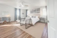 Hot Tub, Yard, 4BR, Dogs Ok, Walk 2 Dining