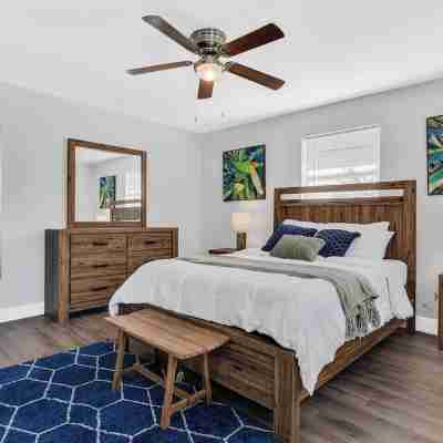 4 Bedroom Pool Home - Pet Friendly Rooms