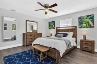 4 Bedroom Pool Home - Pet Friendly Hotels near Englewood Park