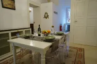 Heart of Puglia - Design Apartment in Puglia with 2 bedrooms Hotels in Putignano