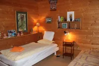 Romantic artist's house by the pond Pet-friendly