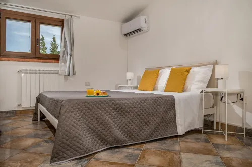 Trinacrys - Holiday home, family apartment with private pool