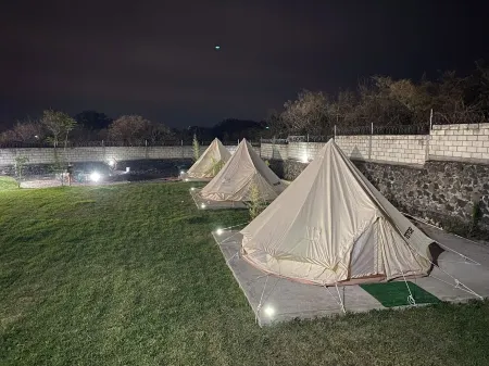 Glamphouse, adventure and relaxation! Отели в г. Оастепек