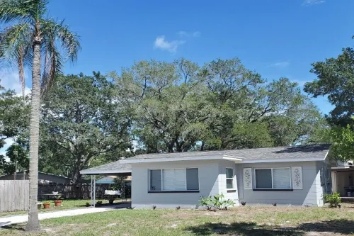The Sea Scallop Minutes to Madeira Beach Hotels in Bay Pines
