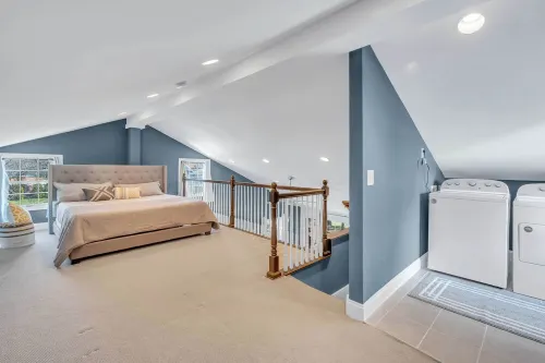 20% off monthly stays at modern & cozy guesthouse in great location Hotels in Oakton