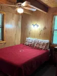 Cozy 2-bedroom cabin in awesome Blairsville with ac and wifi.