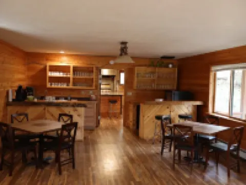 Boulder Creek Lodge - Campsite Hotels in Granite County