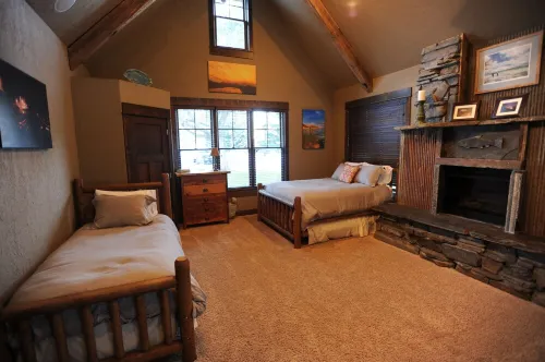 High End Lodging for Medium to Large Groups in the Canyon of the Missouri River!