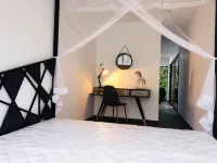 Studio cube 01 to sleep in a glass box