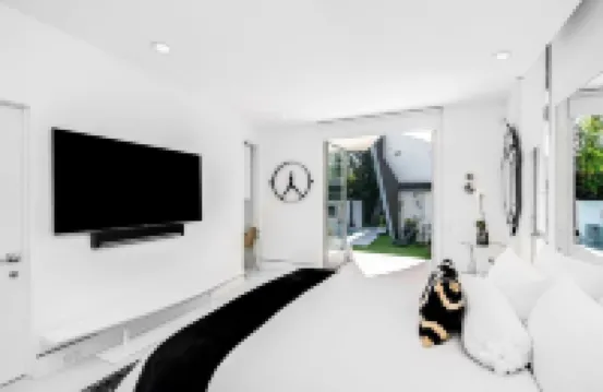 Chic Gated W Hollywood 3BD Villa w/ Pool, Hot tub & Guest House