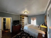 Charming 1-bedroom shotgun style house in historic downtown Natchez