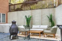 Cozy 5BR house with Hot Tub Private Patio Games Fire Pit in Massanutten