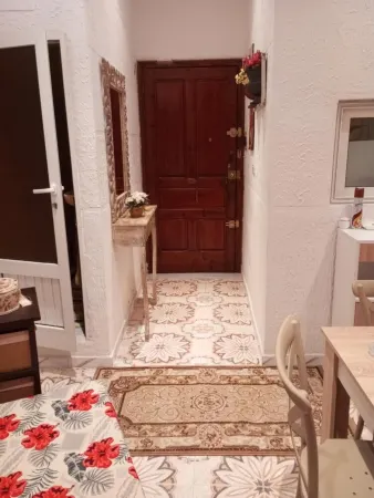 Spacious 3-bedroom apartment in fabulous Tunis with WiFi Отели рядом с достопримечательностью «El Hafsia Mosque»