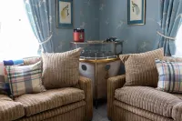1950's styled Bungalow close to Cornwall Coast in quiet surroundings.