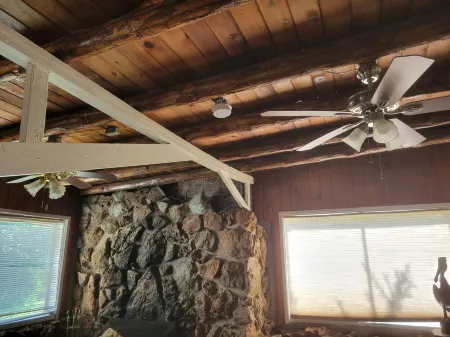 Stone Hearth Cottage in tranquil Clovis