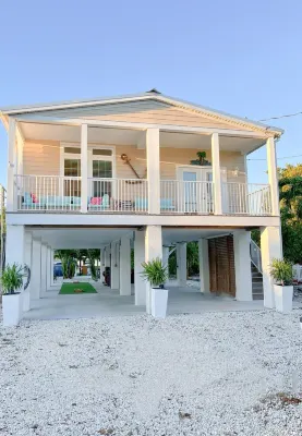New Beach House-Boat & Dog Friendly 30 mins Key West Hotels in Big Pine Key
