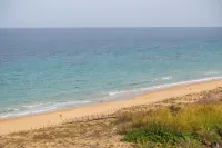 Apartment on the beachfront with parking, pool and gym