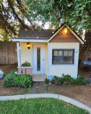 Relaxation meets comfort HERE at Redwood Inn Hotels in Porterville