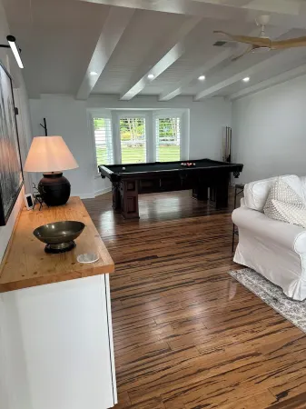 LAKEFRONT GARDEN COTTAGE- beach, screened porch, dock, private, amazing views