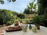 Villa Mia Carini, 150 meters from the sea and 5 km airport, beautiful vintage villa