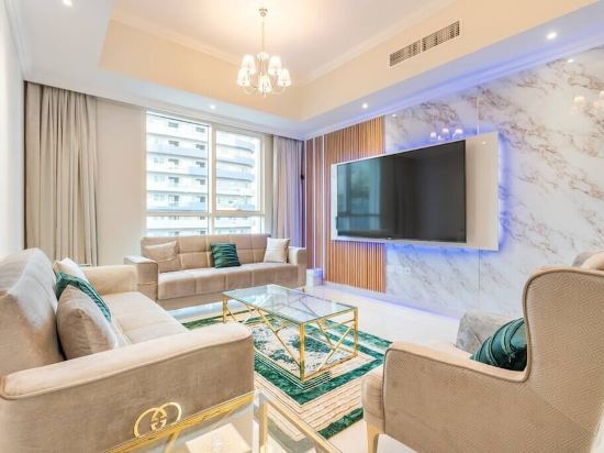 Luxury 1 bhk next to dubai mall 2 min walk and burj khalifa fountain