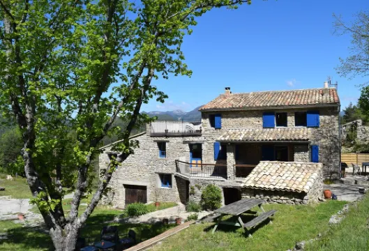 Beautiful Mas with Private Spa and Swimming Pool, in the Heart of Nature in Drôme Provençale