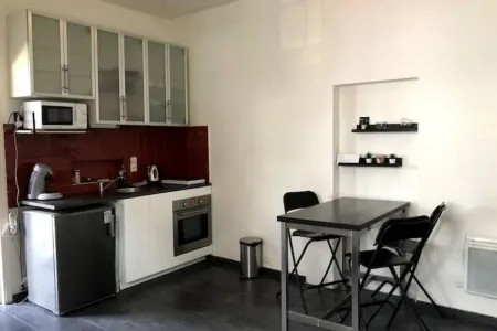 Studio tout équipé, proche Paris Отели в г. Баньоле