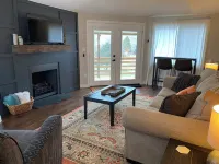 Cozy cabin with 1 bedroom, fireplace, AC, WiFi in Convenient Foscoe