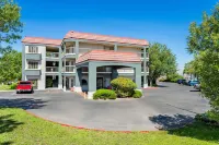 Quality Inn & Suites Hotel di 