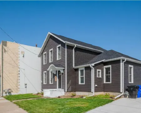 Modern Downtown Living-Appleton Hotels in Appleton