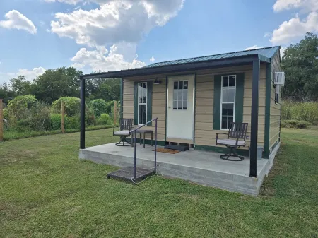 Cozy Cottage With a View in La Grange Отели рядом с достопримечательностью «Tower 3»
