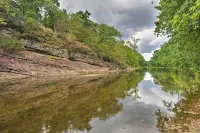 Farmhouse on River, 12 Miles to Liberty Mountain - Homestays