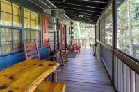 Luxe Fightingtown Creek Cabin: 2 King Suites & Spa - 3-Star