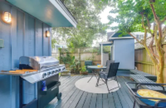 Private Spa & Seawall: Dog-Friendly Galveston Gem
