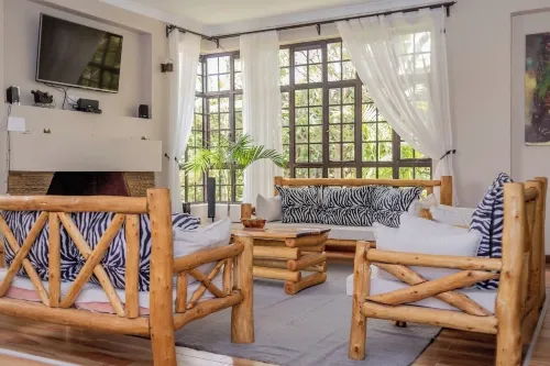 Lux Suites Enkarsis Bungalow Kisaju Hotels in Central