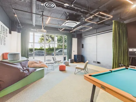 Hife Vélizy Отели в г. Бьевр