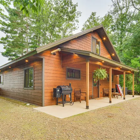 Boat Dock, BBQ & Fireside Fun: Clam Lake Cabin