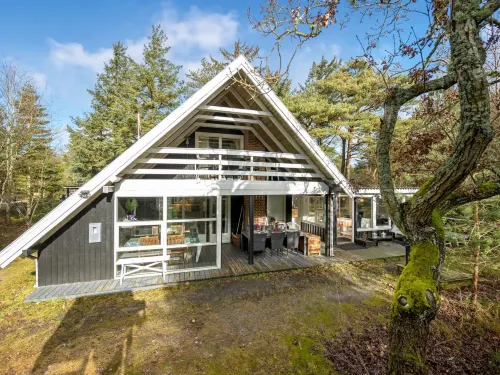 "Poul" - 1.9km from the sea