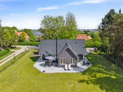 "Emmalina" - 1.3km from the Sea Hotel in zona Snode Kirke
