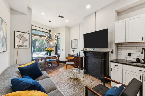 Spacious, Historic 4Br Logan Circle Townhome - Condos