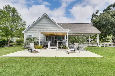 Custom Coastal Getaway in the Heart of Long Beach, stroll to beach and dining Hotels near W J Quarles Elementary School