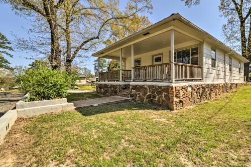Charming Home w/ Porch: Walk to Greers Ferry Lake! - Интернет