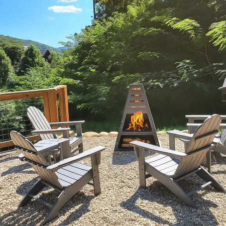 Great Location-1 Mile to Parkway/Hot Tub/Chiminea Fire Pit/Games