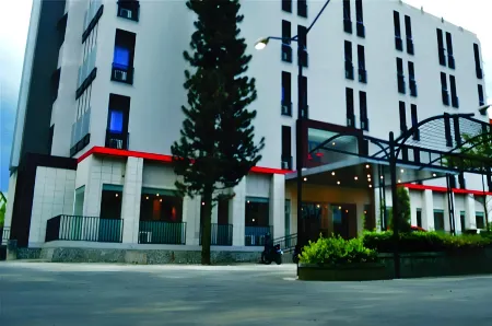 Meotel Purwokerto Отели рядом с достопримечательностью «Monumen Panglima Besar Jenderal Soedirman»